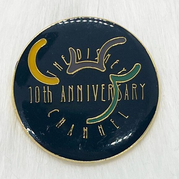 🔮 5/$25 Vintage Disney Channel 10 Year Anniversary‎ Logo Pin - Picture 1 of 2